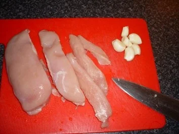 Knoblauchhuhnstreifen auf Tomate mit Gemüsereis - Rezept - Bild Nr. 3