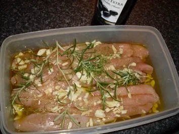 Knoblauchhuhnstreifen auf Tomate mit Gemüsereis - Rezept - Bild Nr. 4