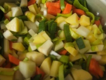 Rezept: Kartoffelsuppe mit Majoran und Klöschen Bild Nr. 3 Kartoffelsuppe mit Majoran und Klöschen - Rezept - Bild Nr. 3