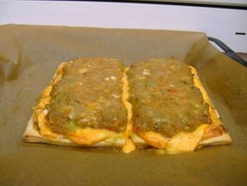 Rezept: Hackfleischpizza Chakalaka Hackfleischpizza Chakalaka - Rezept