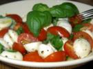 Salat "Caprese" mit geröstetem Rosmarin-Knoblauch-Baguette - Rezept