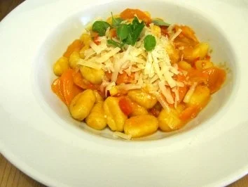 Rezept: Gnocchi mit Paprika-Karotten-Sauce Gnocchi mit Paprika-Karotten-Sauce - Rezept