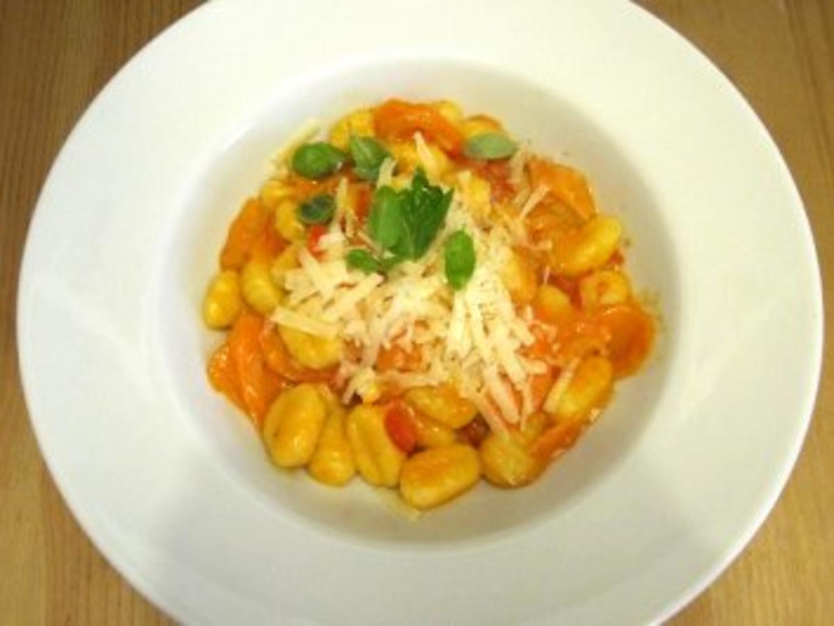 Gnocchi mit Paprika-Karotten-Sauce - Rezept - Bild Nr. 3
