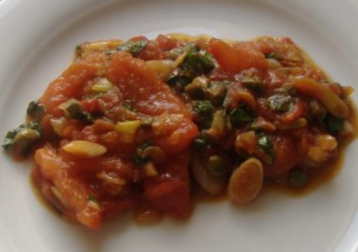 Warmer Tomatensalat mit Kapern und Anchovis - Rezept