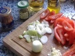 Warmer Tomatensalat mit Kapern und Anchovis - Rezept - Bild Nr. 2