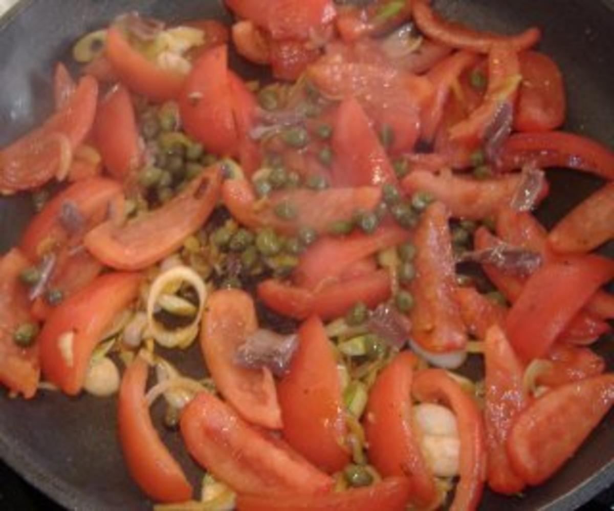 Warmer Tomatensalat mit Kapern und Anchovis - Rezept - Bild Nr. 3