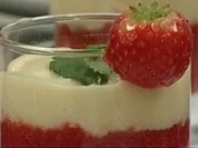 Erdbeeren in Holundergelee mit Limonengranite und Sektschäumchen - Rezept - Bild Nr. 9