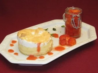 Tarte au Citron meringuee mit frischen Erdbeeren - Rezept