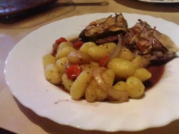 überbackene Schweinemedaillons mit Gnocchi - Rezept