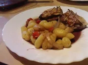 überbackene Schweinemedaillons mit Gnocchi - Rezept