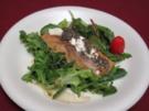 Salatvariation mit Ziegenkäse, gratiniertem Lachs und Lavendel - Rezept