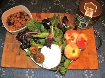 Gewärmter Ziegenfrischkäse an Pflücksalat und Bergpfirsich - Rezept - Bild Nr. 2