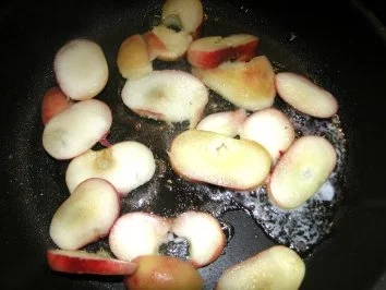 Gewärmter Ziegenfrischkäse an Pflücksalat und Bergpfirsich - Rezept - Bild Nr. 3