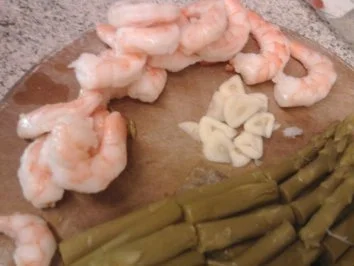 Rezept: Tagliatelle mit grünem Spargel und Garnelen Bild Nr. 5 Tagliatelle mit grünem Spargel und Garnelen - Rezept - Bild Nr. 5