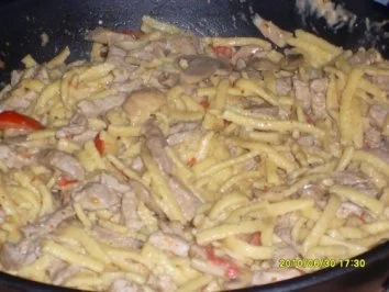 Geschnetzelte Spätzlepfanne mit Brunch - Rezept