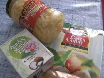 Rezept: Hähnchenbrust in Grüner Curry-Soße auf schwäbische Bandnudeln Bild Nr. 2 Hähnchenbrust in Grüner Curry-Soße auf schwäbische Bandnudeln - Rezept - Bild Nr. 2