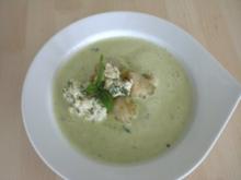 Basilikum-Kokossuppe mit Knuspergarnelen und Kokosrelish - Rezept