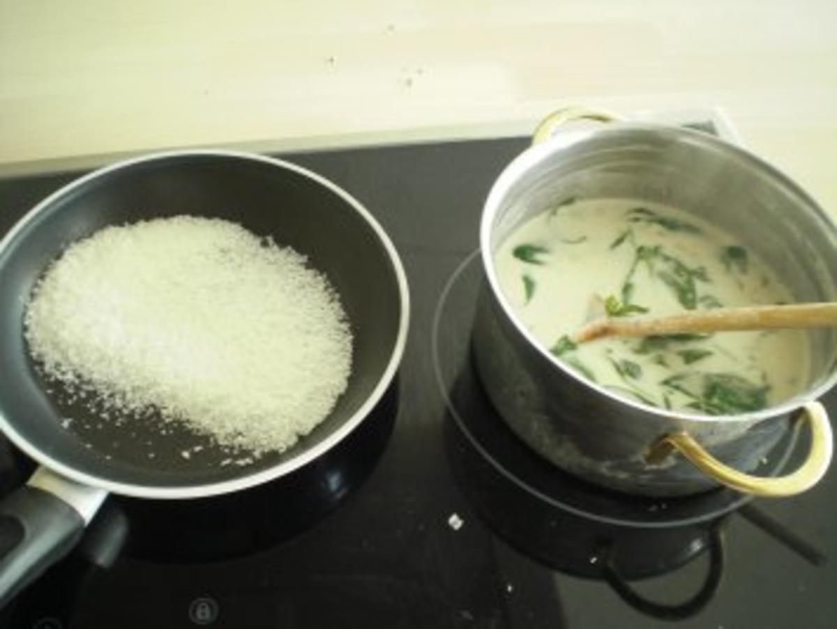 Basilikum-Kokossuppe mit Knuspergarnelen und Kokosrelish - Rezept - Bild Nr. 4