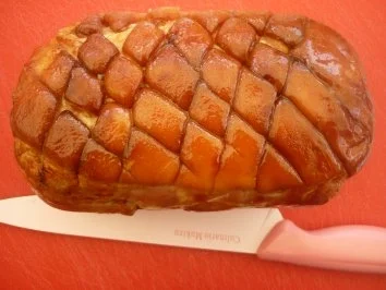 Rezept: Spanferkel-Krustenbraten aus dem Lavendelrauch mit Maultaschen und Bratschalotten Bild Nr. 4 Spanferkel-Krustenbraten aus dem Lavendelrauch mit Maultaschen und Bratschalotten - Rezept - Bild Nr. 4