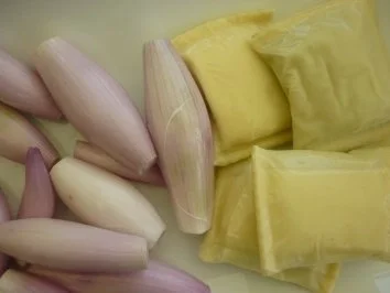 Rezept: Spanferkel-Krustenbraten aus dem Lavendelrauch mit Maultaschen und Bratschalotten Bild Nr. 5 Spanferkel-Krustenbraten aus dem Lavendelrauch mit Maultaschen und Bratschalotten - Rezept - Bild Nr. 5