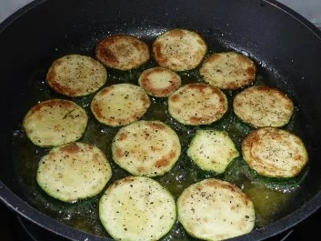 Rezept: Pasta: Penne mit Paprika-Peperoni-Rucolasoße Bild Nr. 7 Pasta: Penne mit Paprika-Peperoni-Rucolasoße - Rezept - Bild Nr. 7