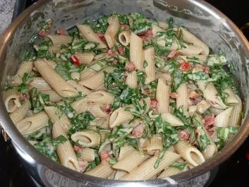 Rezept: Pasta: Penne mit Paprika-Peperoni-Rucolasoße Bild Nr. 5 Pasta: Penne mit Paprika-Peperoni-Rucolasoße - Rezept - Bild Nr. 5