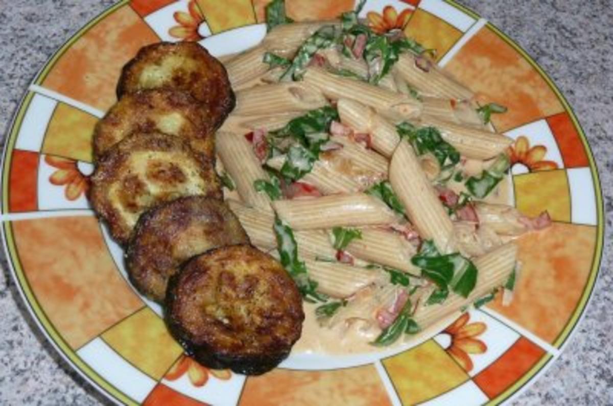 Bilder für Pasta: Penne mit Paprika-Peperoni-Rucolasoße - Rezept