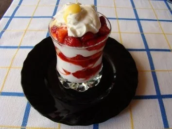 Rezept: Erdbeer-Quark-Creme Bild Nr. 2 Erdbeer-Quark-Creme - Rezept - Bild Nr. 2