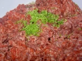 Limettenhackbällchen mit Korianderschmand - Rezept - Bild Nr. 5