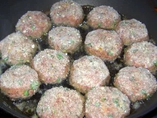 Limettenhackbällchen mit Korianderschmand - Rezept - Bild Nr. 9