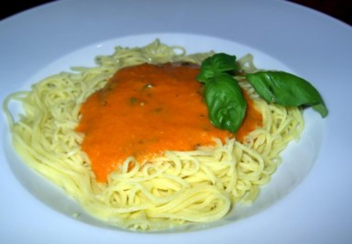 Spaghetti mit kalter Tomatensauce - Rezept Eingereicht von toskanine