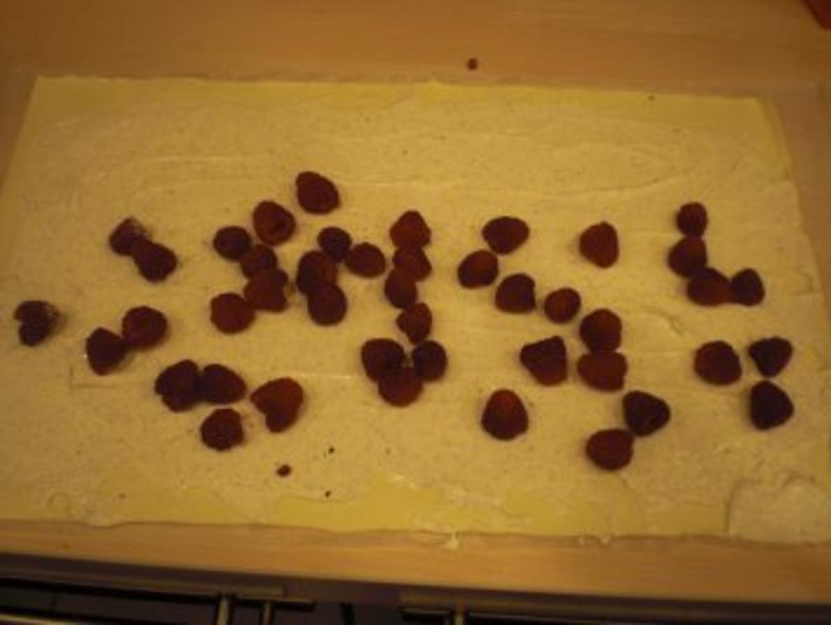 Himbeer-Röllchen mit Vanille-Frischkäse in Holunderblütenkaramell - Rezept - Bild Nr. 3