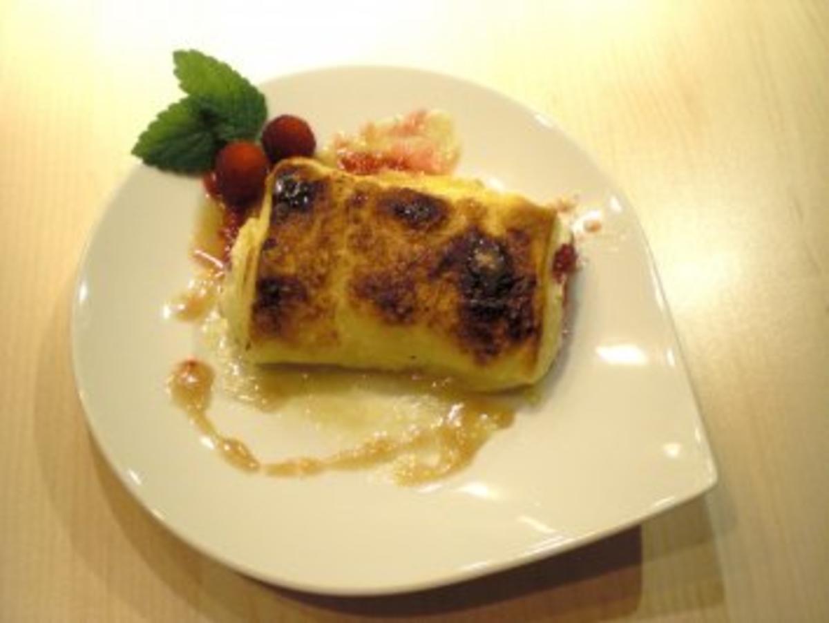 Himbeer-Röllchen mit Vanille-Frischkäse in Holunderblütenkaramell - Rezept