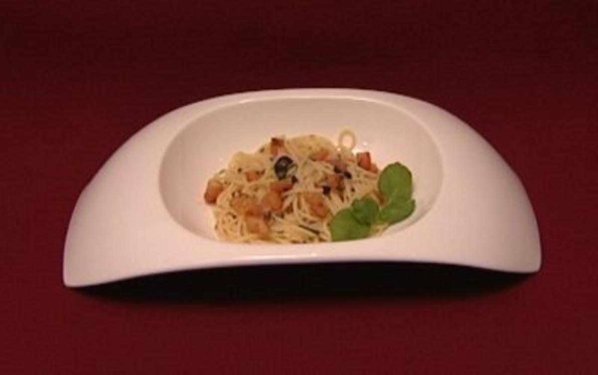 Spaghetti mit kalter Tomaten-Basilikumsoße (Jo Weil) - Rezept