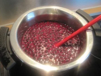 Eierlikörtorte mit Heidelbeeren und Sahne - Rezept - Bild Nr. 9