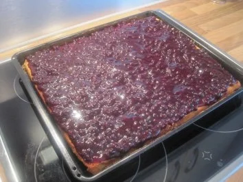 Eierlikörtorte mit Heidelbeeren und Sahne - Rezept - Bild Nr. 10