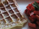 Rezept: Feine Waffeln mit frischen Erdbeeren Feine Waffeln mit frischen Erdbeeren - Rezept