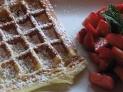 Rezept: Feine Waffeln mit frischen Erdbeeren Feine Waffeln mit frischen Erdbeeren - Rezept