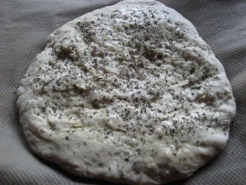 Rezept: Knusper-Oregano-Fladen Bild Nr. 3 Knusper-Oregano-Fladen - Rezept - Bild Nr. 3