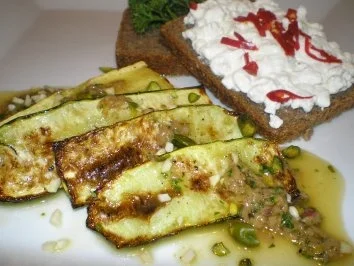 Rezept: Zucchini- Minze Salat Bild Nr. 4 Zucchini- Minze Salat - Rezept - Bild Nr. 4