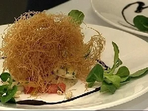 Kaisergranat in Teigfäden an Schwarzwurzel und Feldsalat - Rezept