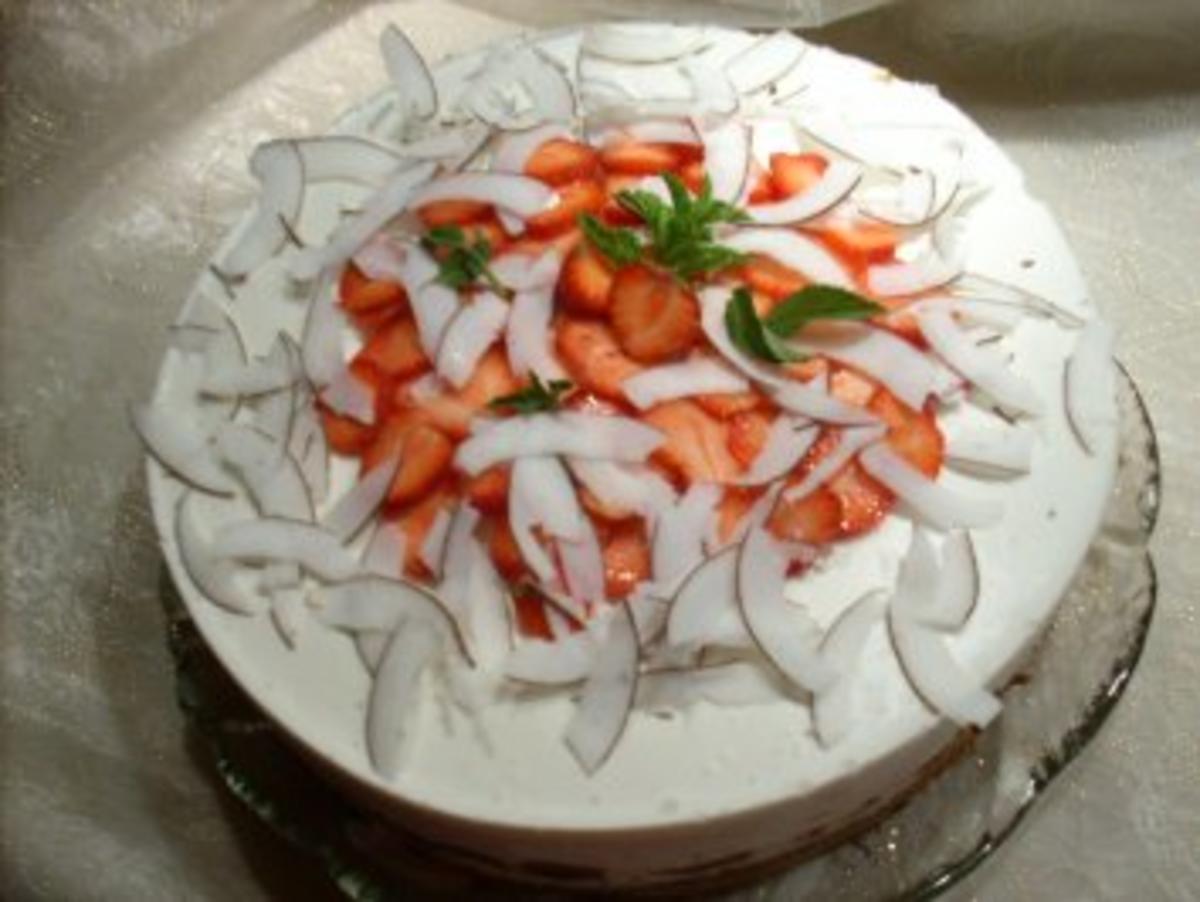 Joghurt-Kokos-Torte mit Erdbeeren - Rezept - Bild Nr. 4