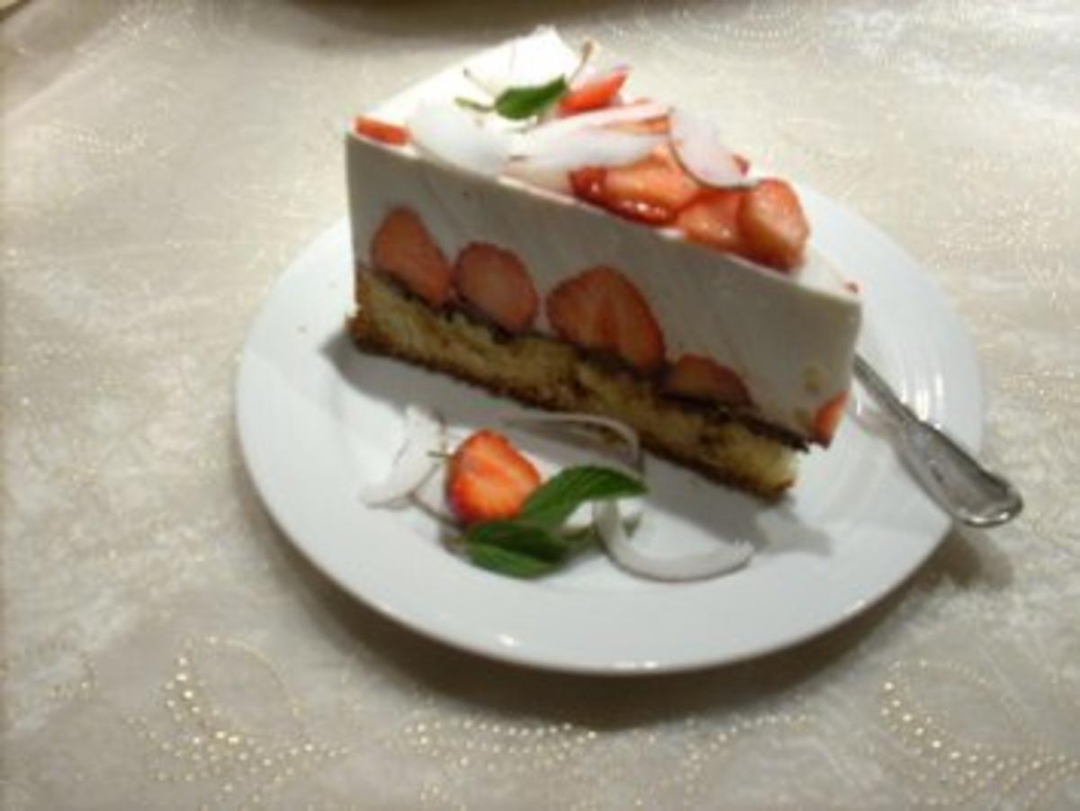 Joghurt-Kokos-Torte mit Erdbeeren - Rezept - Bild Nr. 3