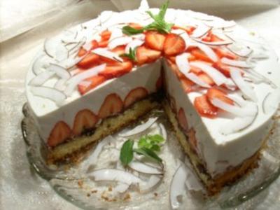 Rezept: Joghurt-Kokos-Torte mit Erdbeeren Joghurt-Kokos-Torte mit Erdbeeren - Rezept