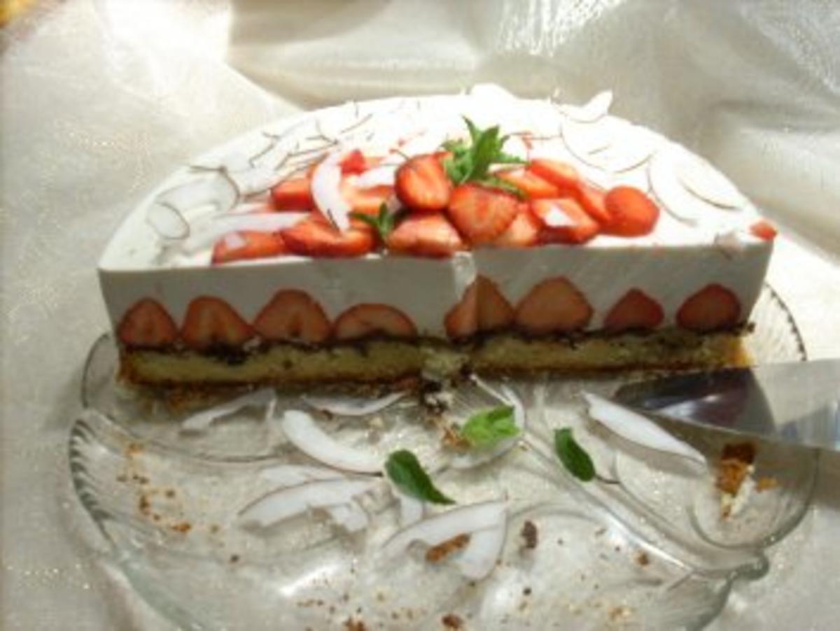 Joghurt-Kokos-Torte mit Erdbeeren - Rezept - Bild Nr. 2