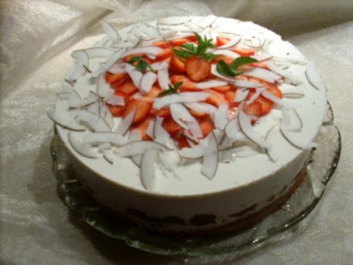 Joghurt-Kokos-Torte mit Erdbeeren - Rezept - Bild Nr. 5