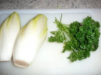 Salate: Chicorèesalat mit Ananas-Quarkmayonnaise - Rezept - Bild Nr. 2