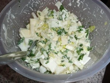 Salate: Chicorèesalat mit Ananas-Quarkmayonnaise - Rezept - Bild Nr. 4