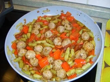 Kräuter-Olivenhackbällchen - Gemüsepfanne - Rezept - Bild Nr. 7