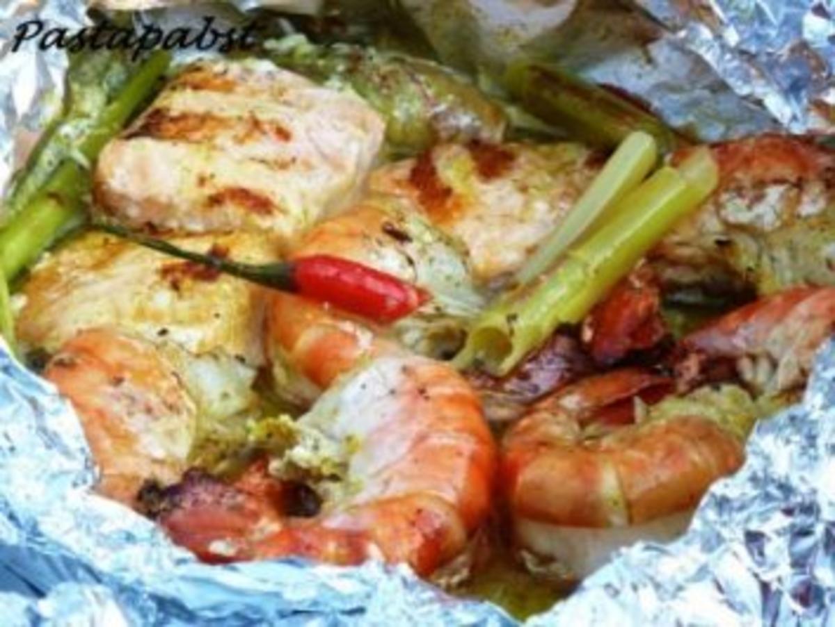 Bilder für Curry-Fischpäckchen vom Grill - Rezept